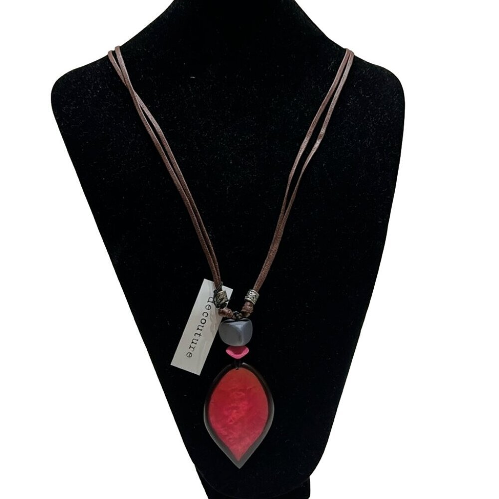 NWT decouture Adjustable Drop Leaf Pendant Necklace